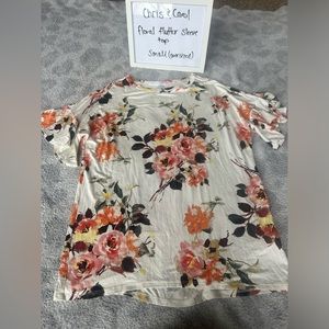 Small oversized floral flutter sleeve top